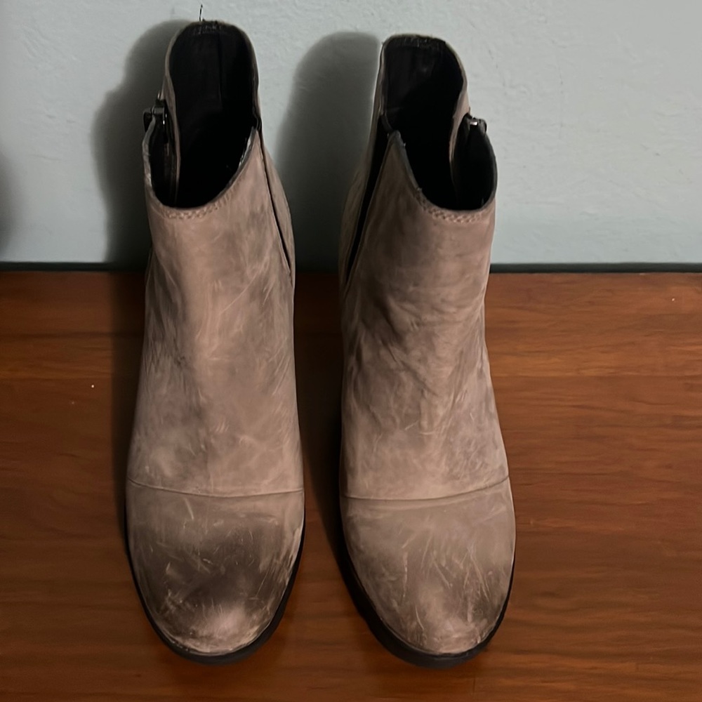 Gently used Sorel Joan of Arctic boots